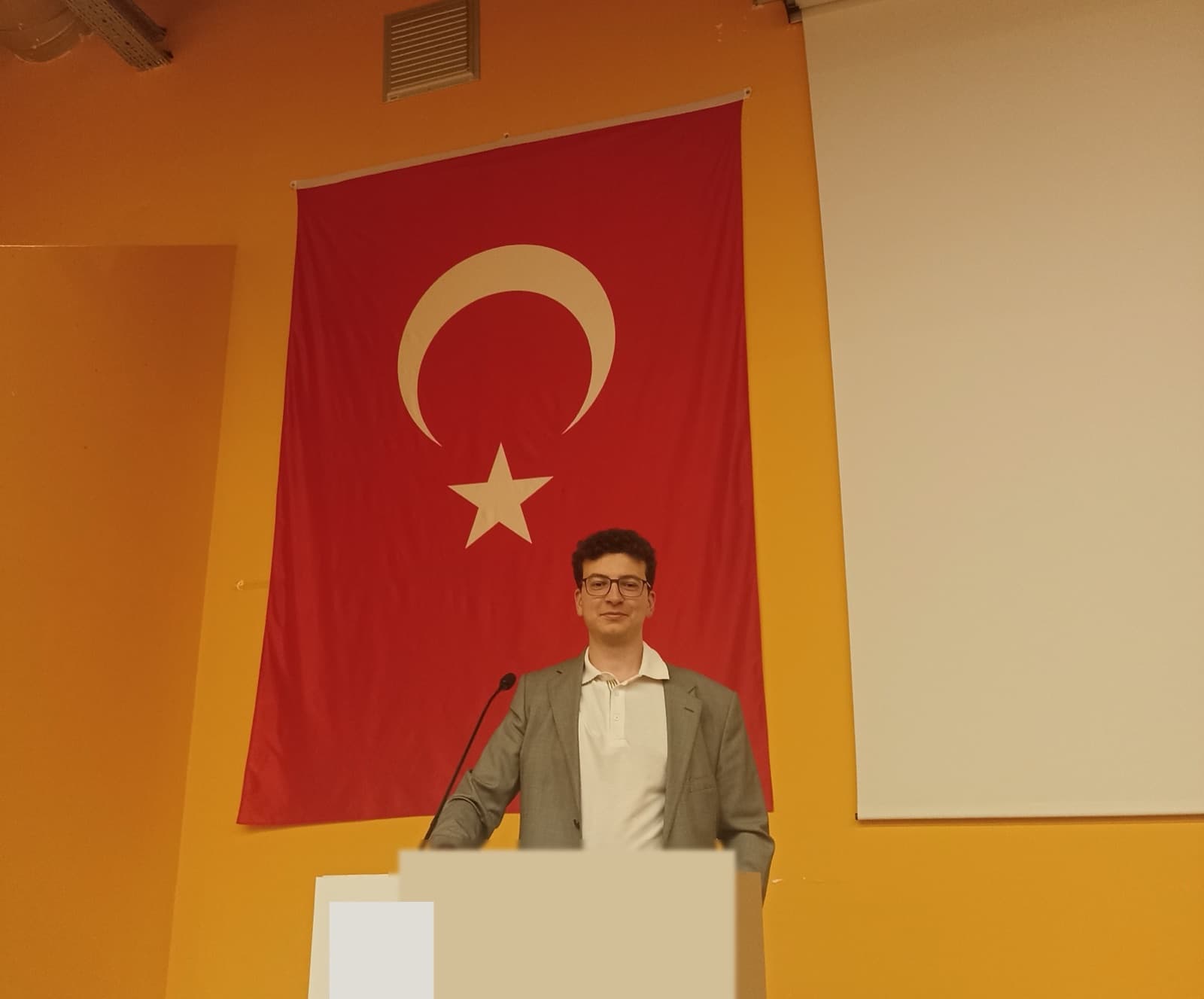 Eğitim sempozyumunda konuşma